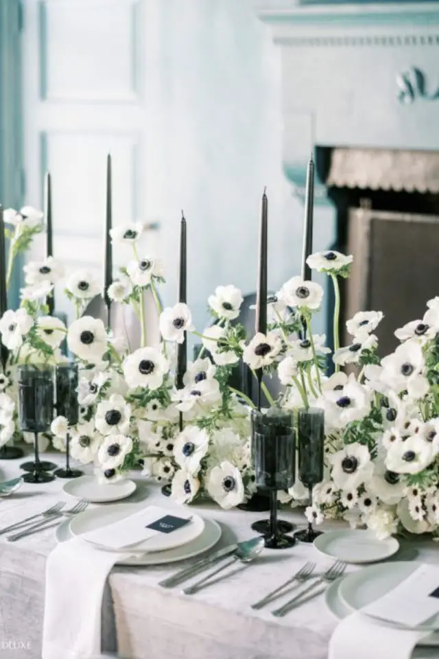 exemple deco table printemps anémone noire et blanche bougie élégance mariage