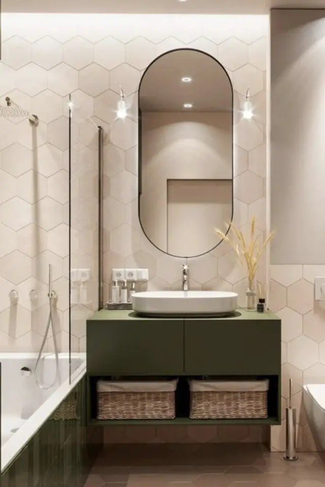 exemple salle de bain miroir simple moderne forme oval au dessus meuble vasque vert kaki