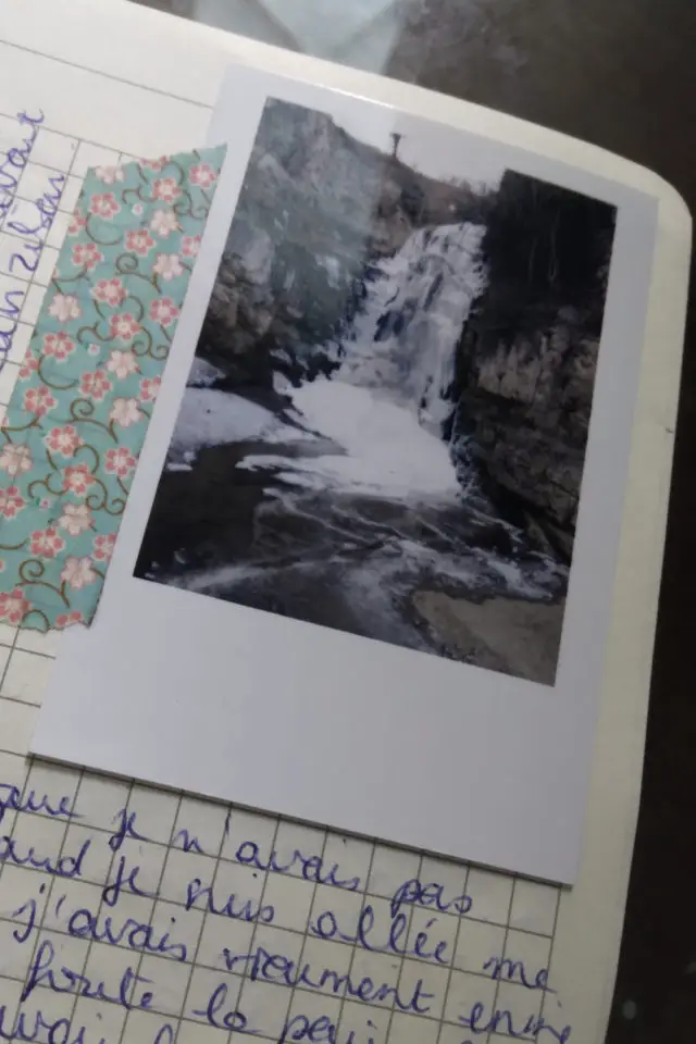 journal de voyage exemple collage texte photo polaroid masking tape 