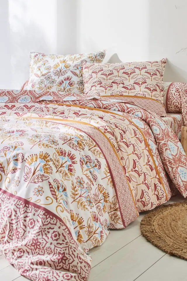 ou trouver linge de lit a fleur Linge de lit Héloïse en coton imprimé fleuri graphique style indien couleurs chaudes orange rose
