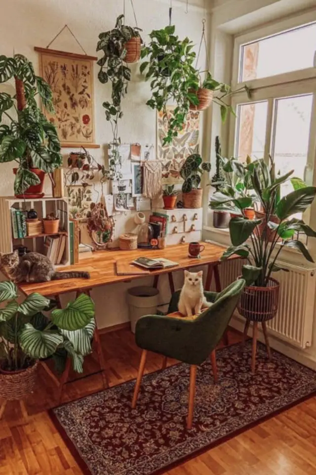 petit tapis style boheme bureau à domicile plantes vertes espace travail 