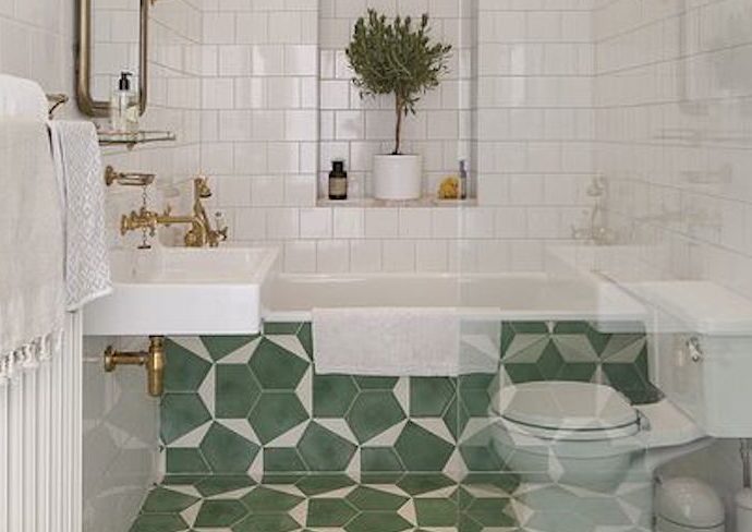 petite salle de bain idee couleur revêtement carrelage sol tablier baignoire