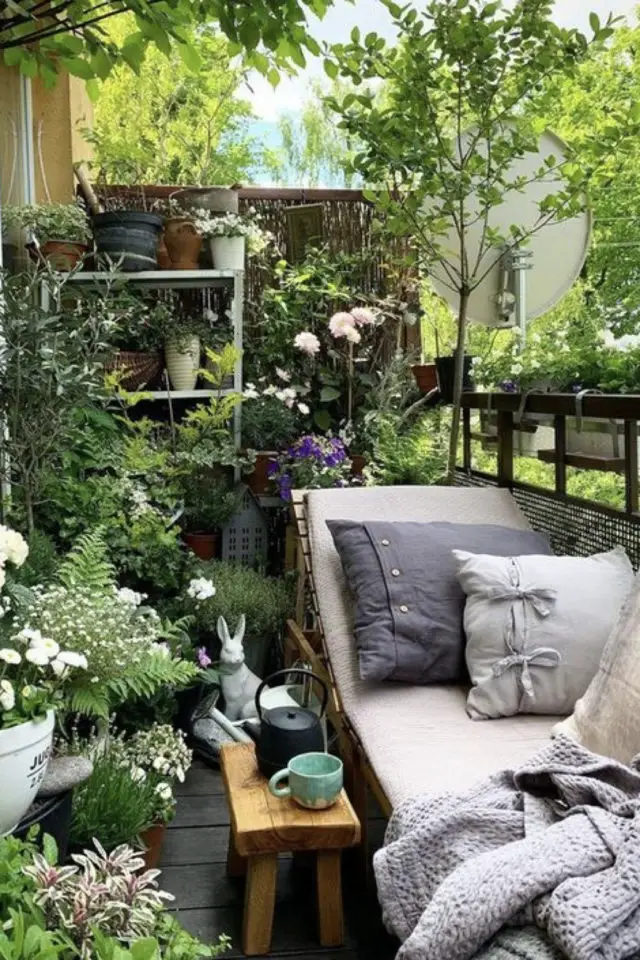 choisir plantes pour balcon banquette végétal maximalisme étagère vertical jardinière
