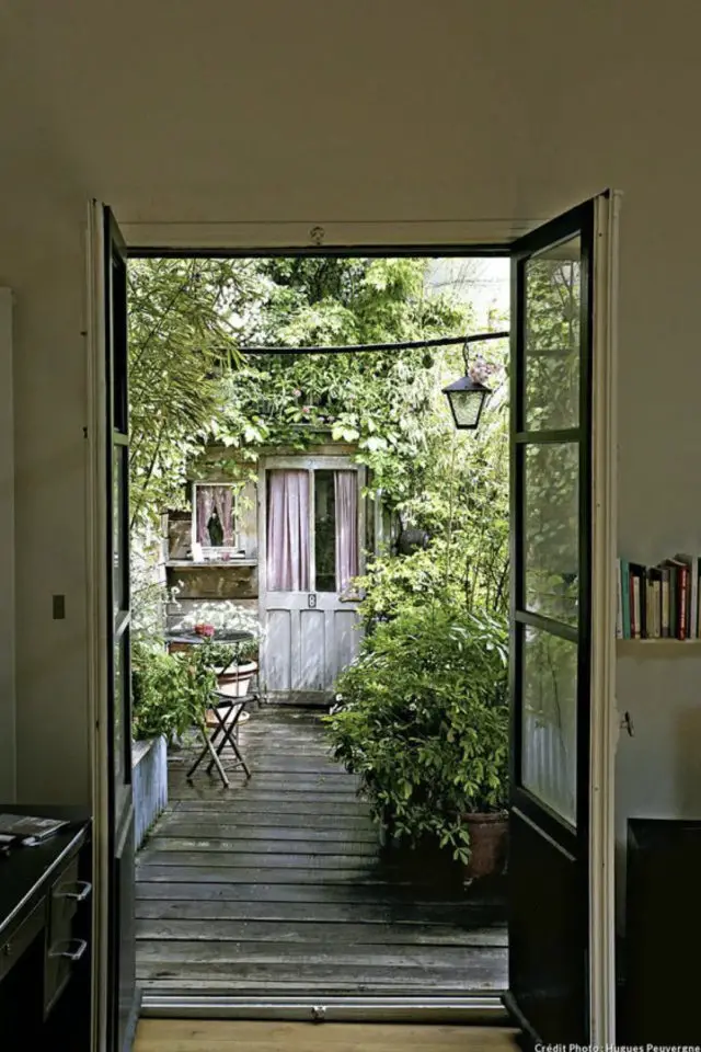 espace exterieur etroit decoration petit jardin terrasse plantes vignes