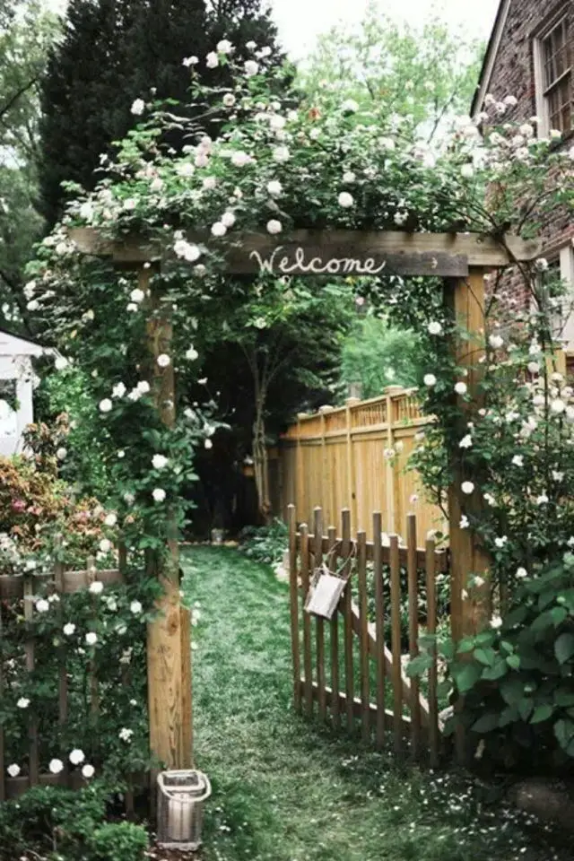 exemple deco jardin arche fleur en bois pergola clôture aménagement extérieur