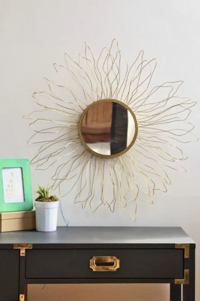 exemple decoration recup salle a manger miroir rond petit format effet soleil DIY
