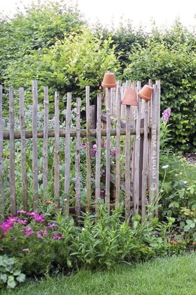exemple utilisation bois exterieur clôture palissade simple campagne