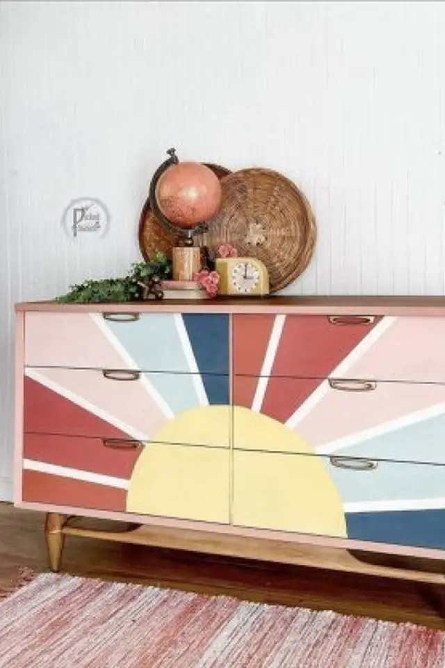 idee recup salle a manger enfilade customisée relookée peinture multicolore soleil original