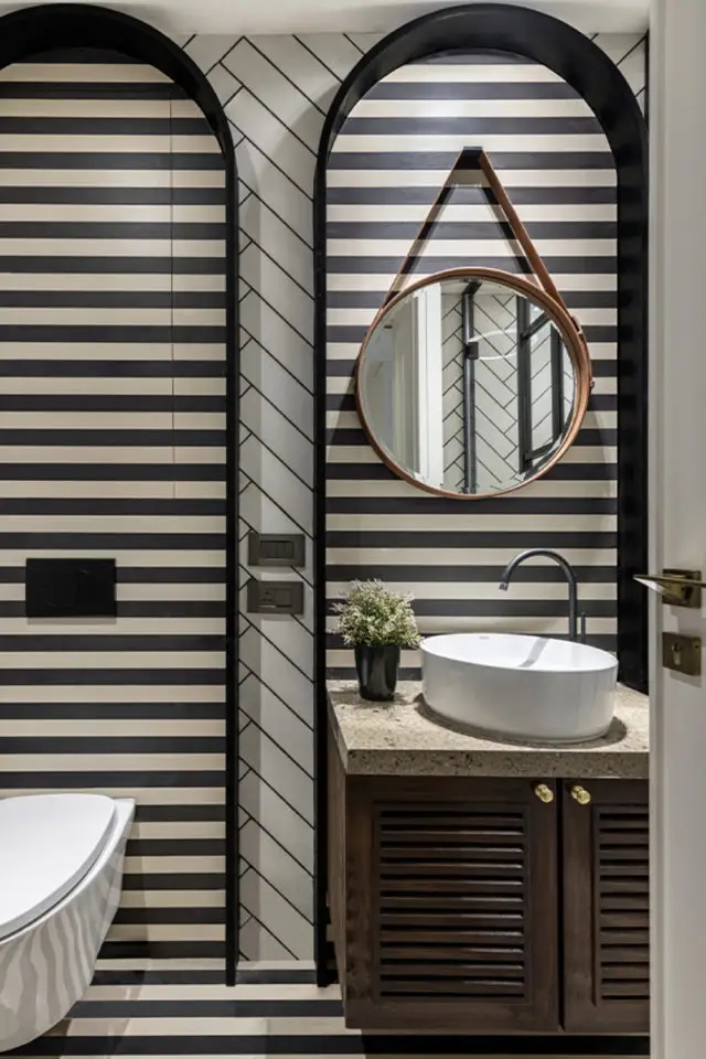 interieur tendance exemple arrondi arche couleur salle de bain cabinet de toilettes arches effet visuel noir et blanc original