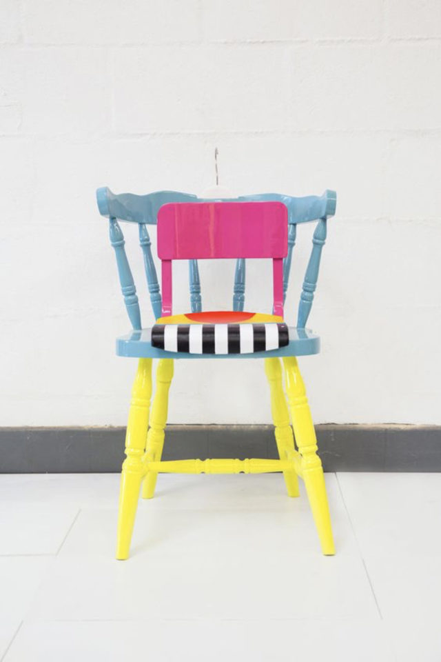 recup chaise deco ecolo salle a manger textiles choix couleur original néon fluo rayure noir et blanc