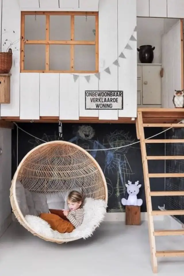 chambre enfant ludique appartement habillage lit en mezzanine cabane fauteuil suspendu