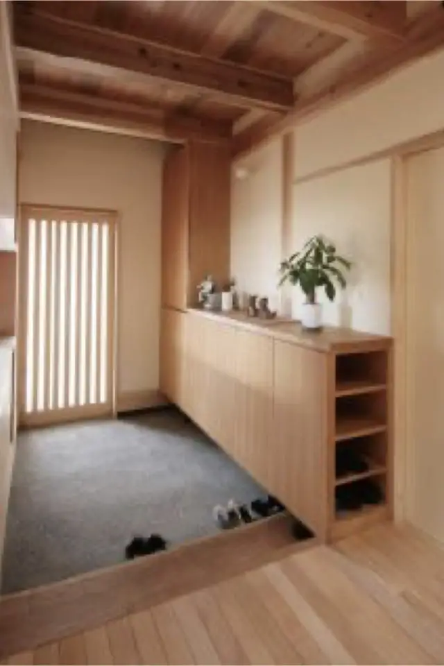 decoration interieure esprit japon moderne entrée épurée bois rangement discret sur-mesure