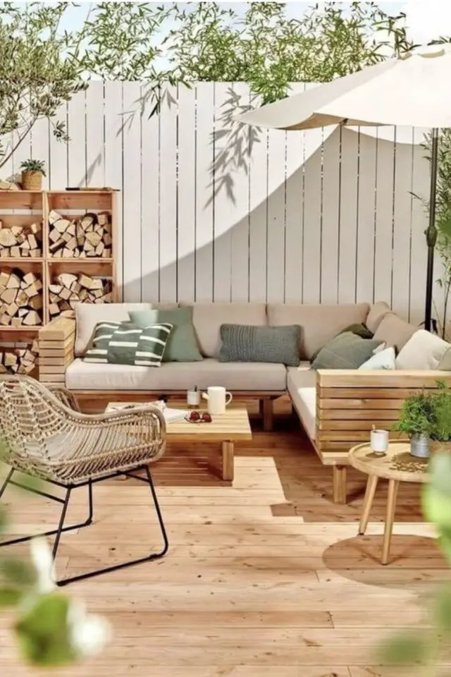 grand canape angle jardin confortable ambiance bois et blanc authentique et simple