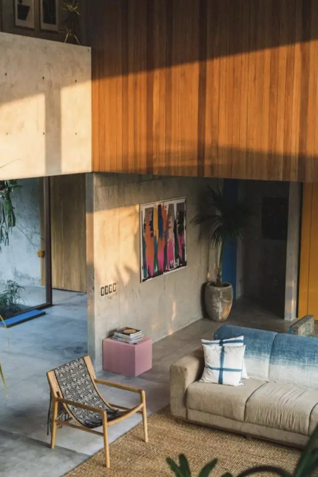 interieur spacieux design bois exemple salon séjour haut plafond habillage mur