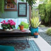 jardin hyper colore exemple terrasse patio décor mural meuble extérieur
