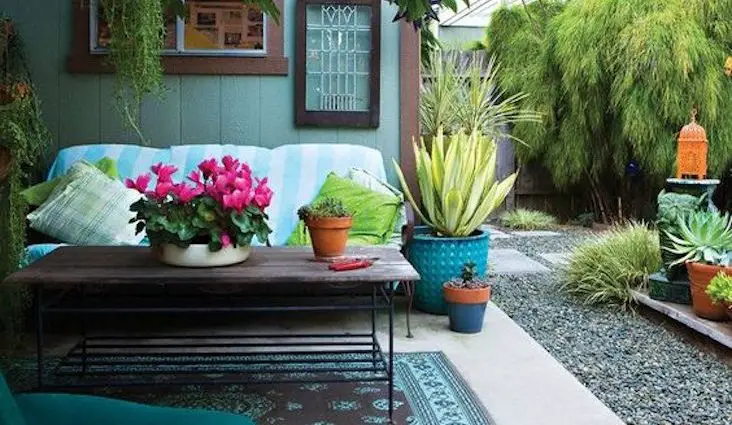 jardin hyper colore exemple terrasse patio décor mural meuble extérieur