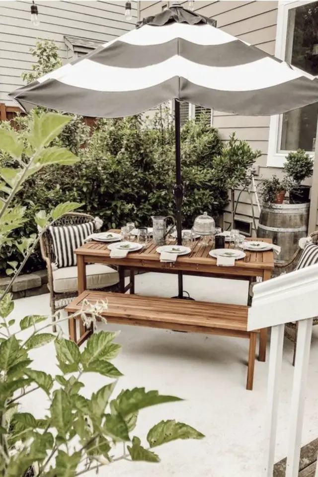 meuble jardin en bois deco exemple table repas banc parasol ambiance vacances