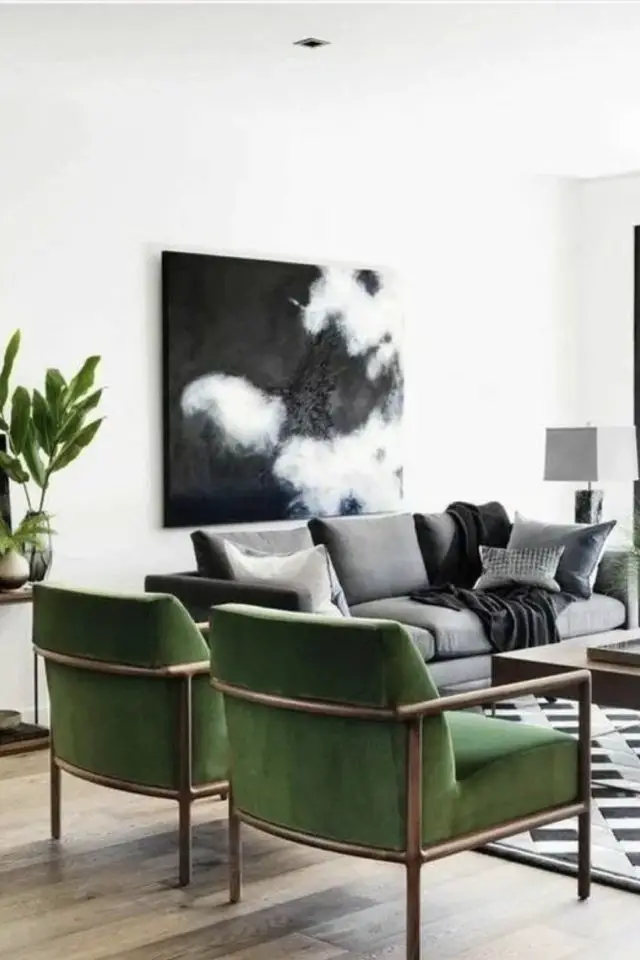 tendances salon 2022 pas cher ambiance minimaliste chic canapé gris fauteuil vert