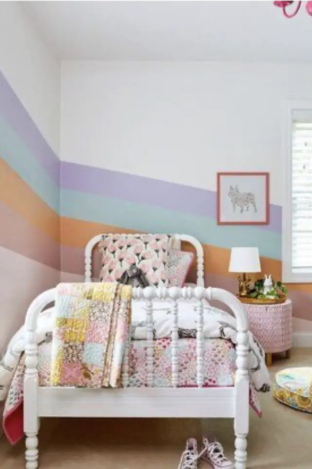 chambre enfant deco murale facile exemple bande de peinture rose orange céladon parme