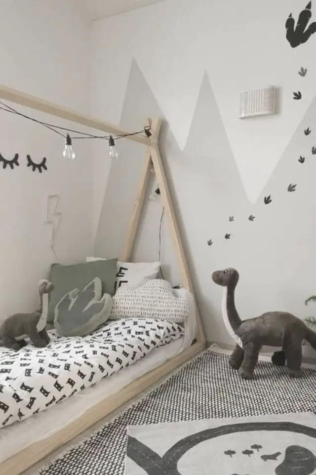 deco chambre enfant dinosaure exemple lit cabane en bois peluche décor mural facile.à faire