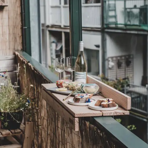 meuble balcon tout en longueur Bar table pour balcon en pin balustrade fine