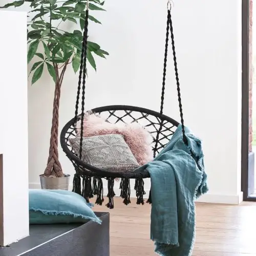 mobilier pratique balcon en longueur Chaise-hamac style bohème couleur noir pas perdre de place