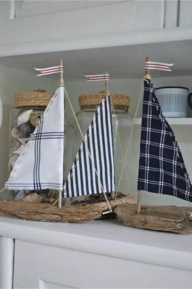 DIY souvenir vacances plage exemple petit bateau décor buffet meuble bois flotté textile récup