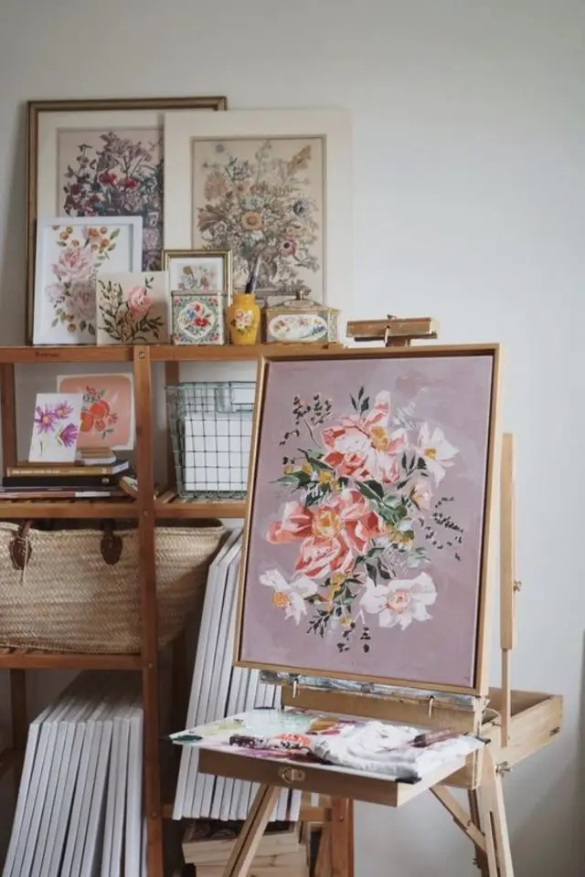 ambiance douce chaleureuse cadre toile chevalet illustration vintage floral rose poudré