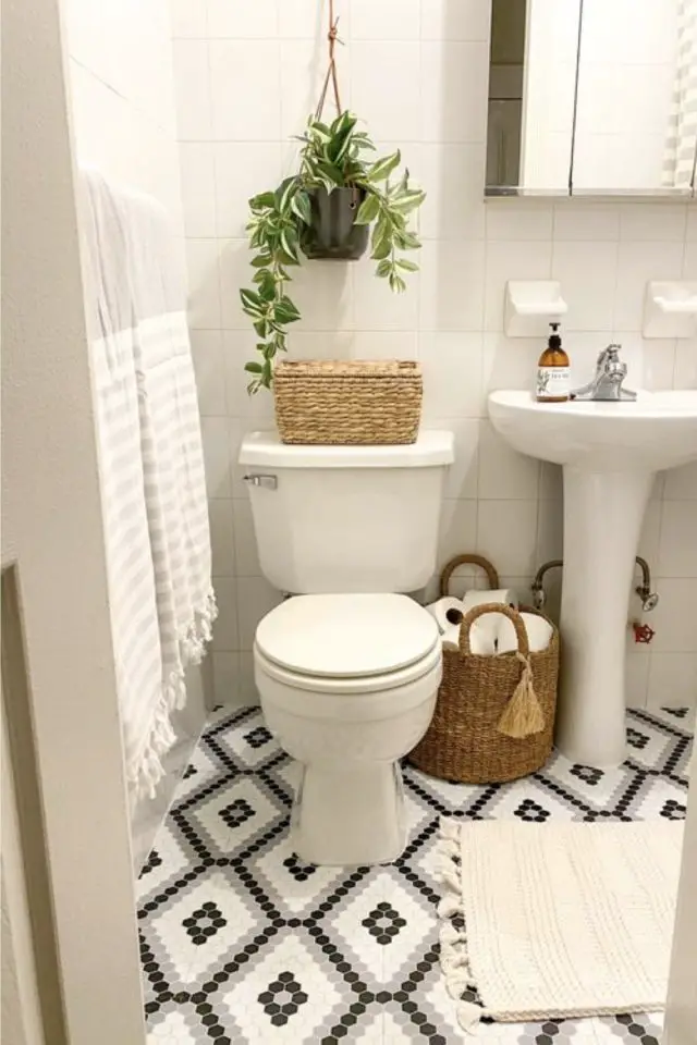 carrelage motif toilettes exemple mosaïque blanche grise noire losange