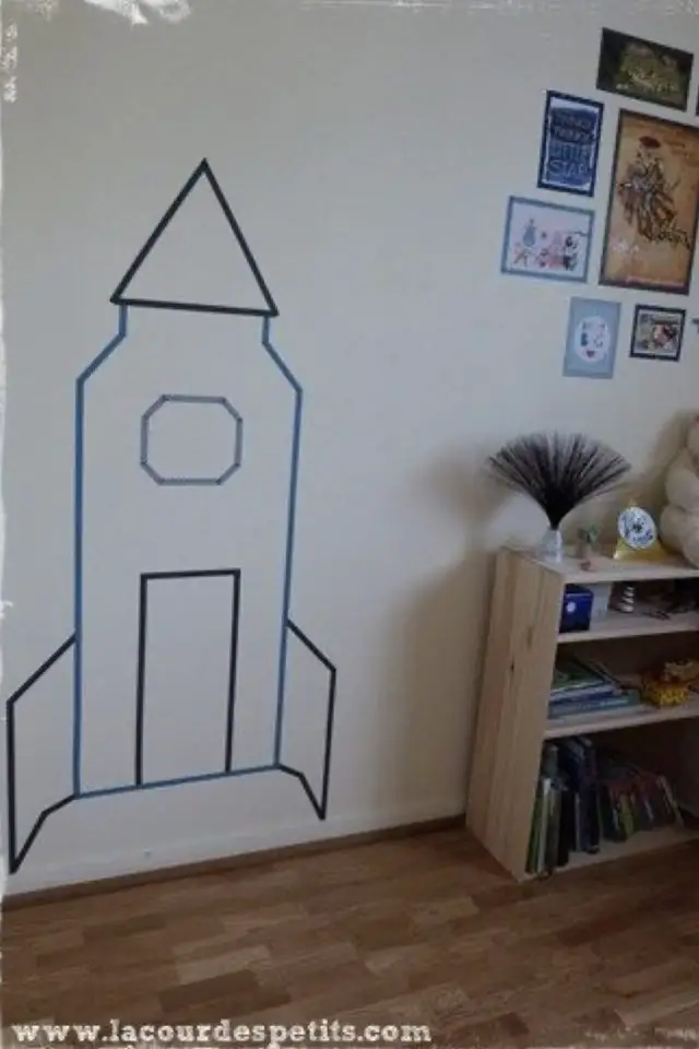 decor mural chambre enfant pas cher petit garçon motif fusée facile à faire