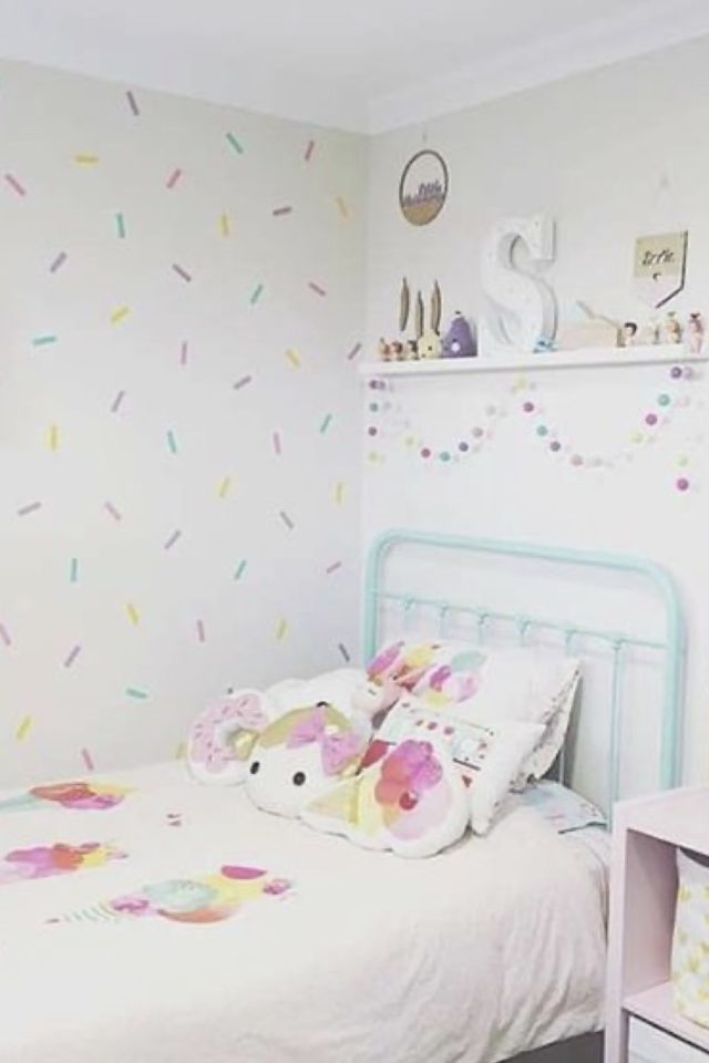 decor mural chambre enfant pas cher confettis colorés chambre fillette