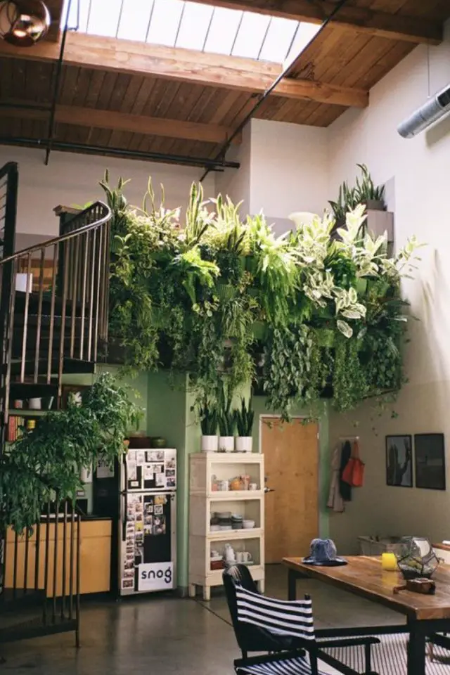 decorer escalier avec plantes exemple jardinière mini jungle ouvert sur pièce à vivre