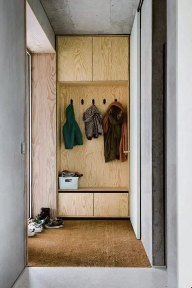 meuble en bois naturel simple petit vestiaire couloir sur mesure