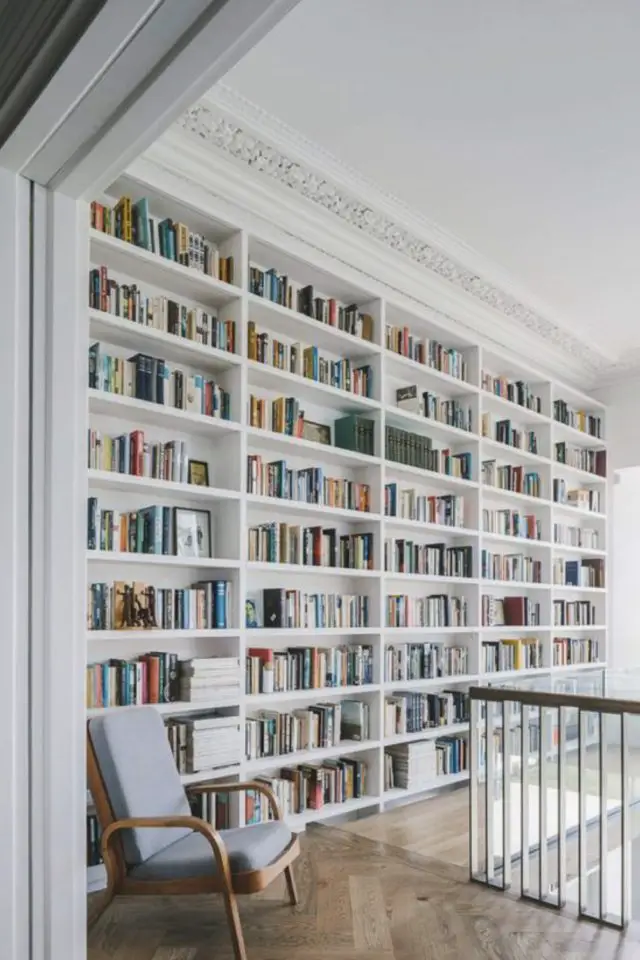 bibliotheque blanche exemple rangement couloir meuble sur mesure