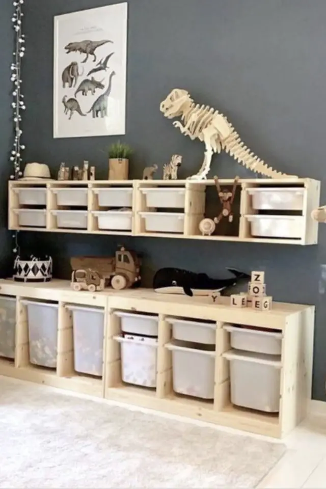 deco chambre petit garcon theme dinosaure meuble Ikea rangement en pin