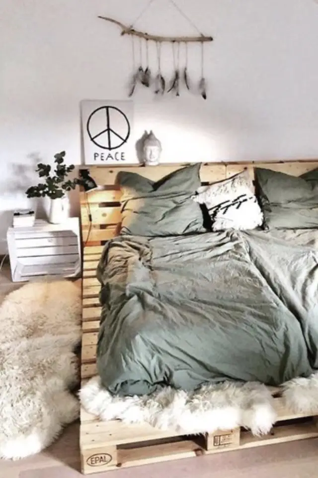 decor chambre palette exemple moderne lit sommier et tête de lit ambiance tendance