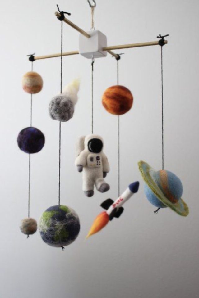 decor planete chambre petit garcon exemple mobile bébé espace fusée