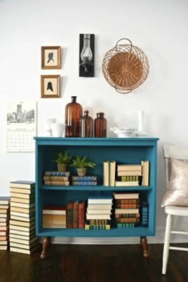 exemple petit meuble rangement salon peinture bleu récup mini bibliothèque