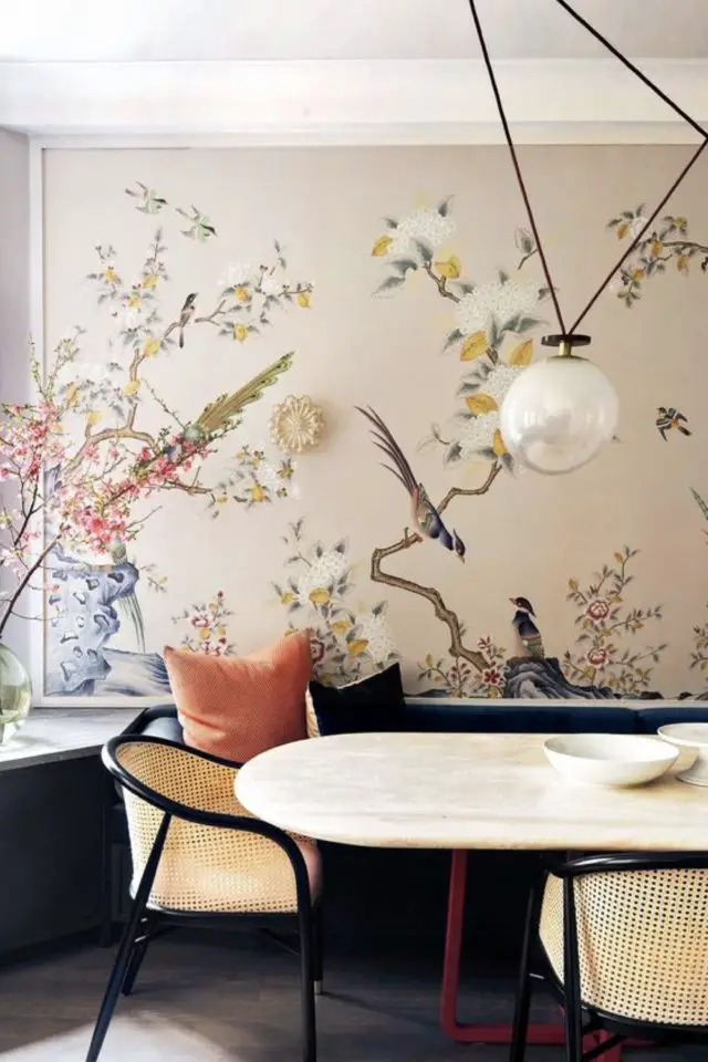 papier peint salle a manger exemple panoramique décor classique chic oiseaux et fleurs