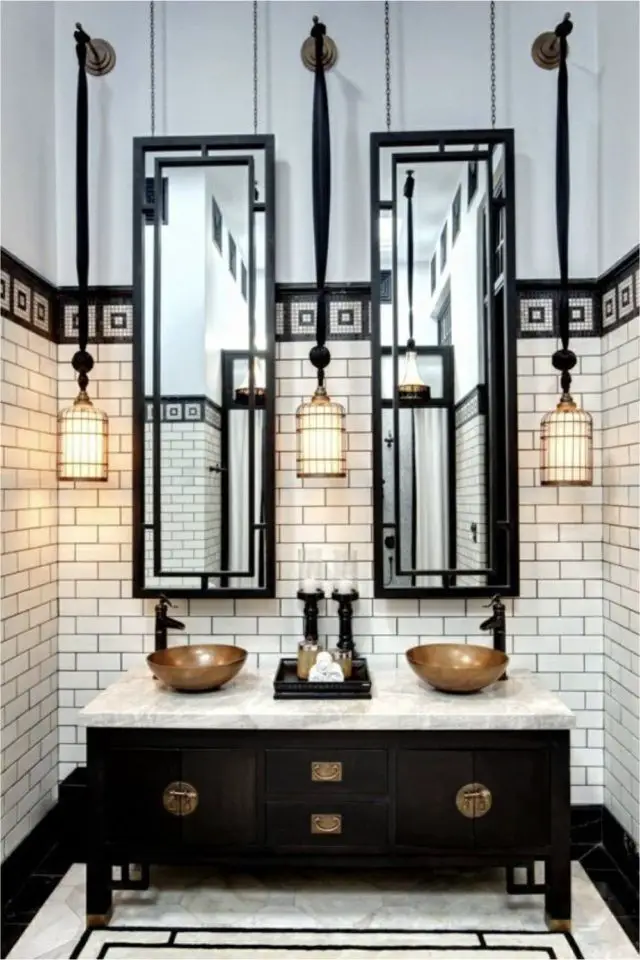 petite salle de bain meuble double vasque miroir fin très haut sur mesure élégance luminaire suspendu
