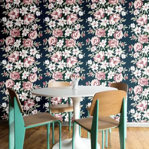 revetement mural design salle a manger Lé de papier peint fleuri fleur rose sur fond sombre