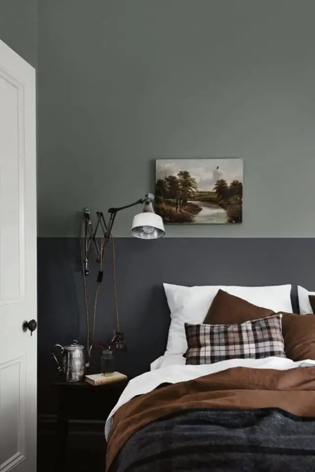 deco interieure couleur kaki exemple chambre adulte soubassement peinture gris bleu ambiance moderne et intime