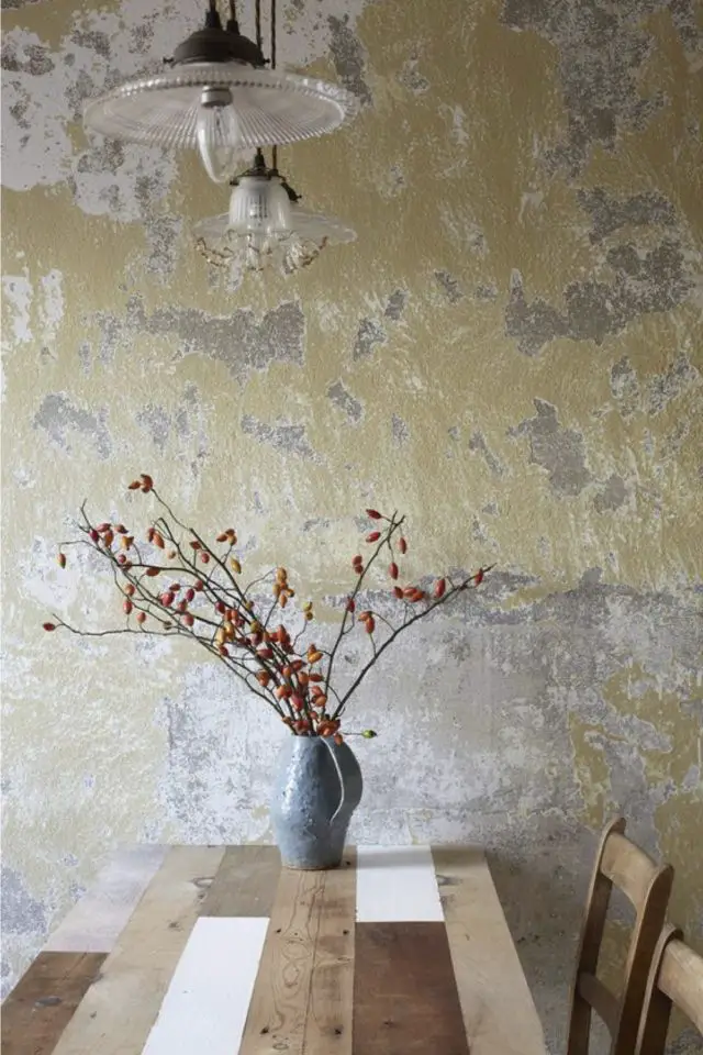 decor mural use exemple trash wall salle à manger table DIY bois de récup' enduit mur jaune beige gris