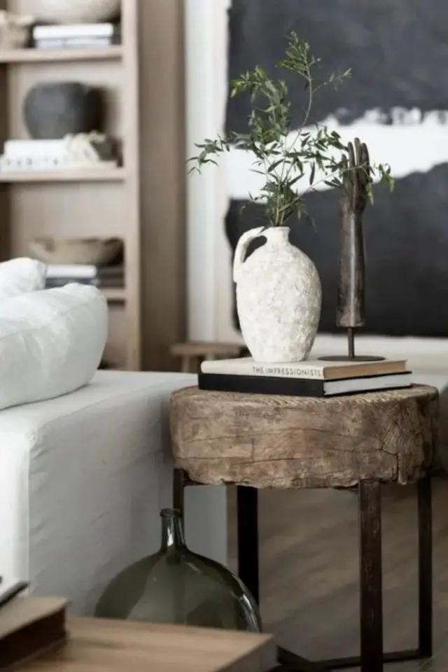 decor slow et chic idee objets decoratifs bout de canapé rond en bois petite jarre livre kinfolk