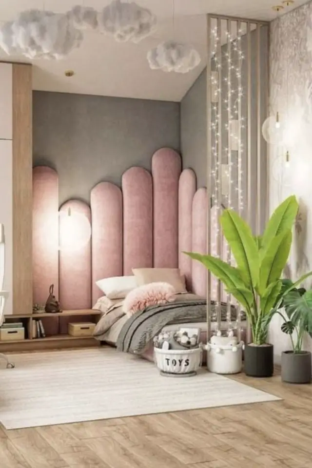 exemple chambre fillette girly décor mural gris et rose cintré arche coin sommeil