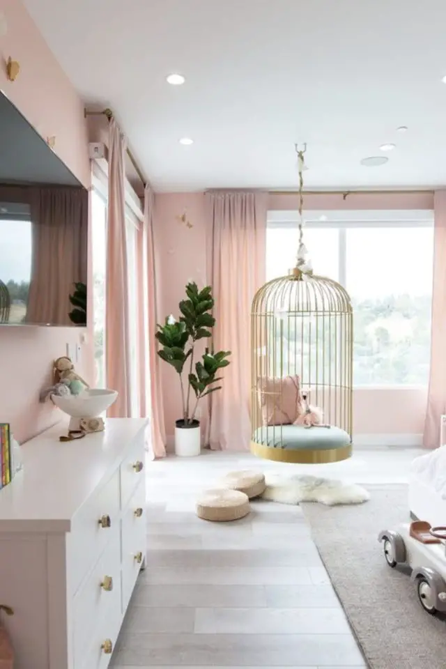 exemple chambre fillette girly glamour blanc rose doré cage oiseau balancelle