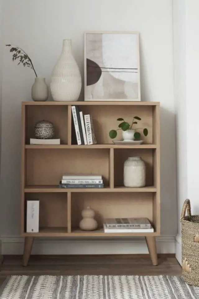 exemple deco petite bibliotheque en bois niche asymétrique décor slow living moderne