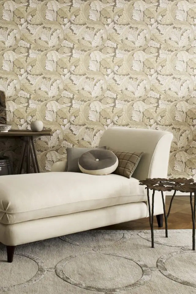 exemple decoration interieur arts and crafts feuille d'acanthe couleur beige papier peint classique chic