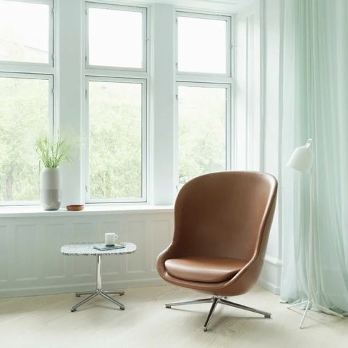 ou trouver objet art design decoration Chaise lounge en cuir marron pivotante et piètement en aluminium Hyg - Normann Copenhagen