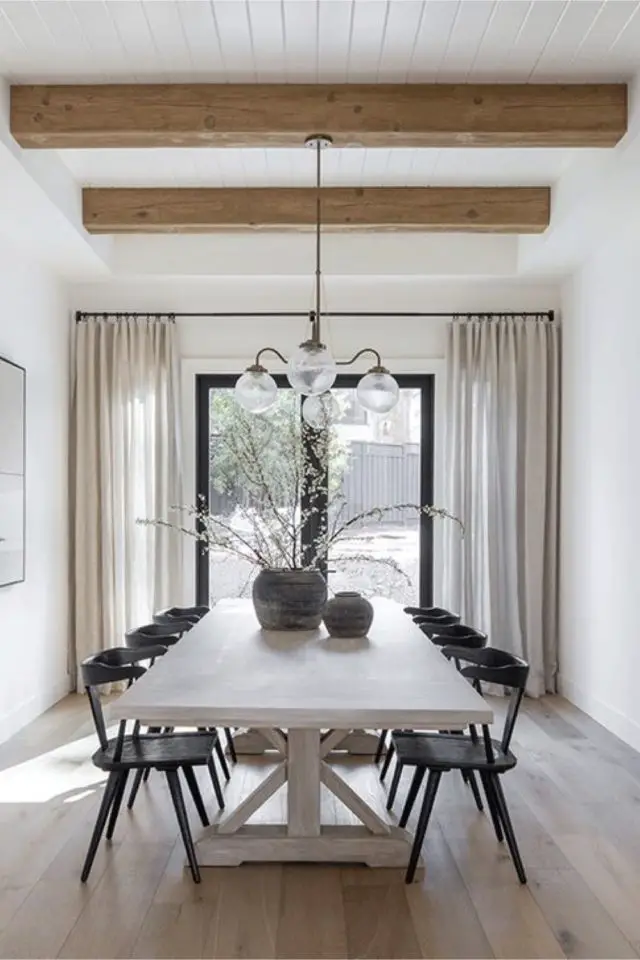 poutres decoratives ou structurelles conseils bois salle à manger élégante et moderne